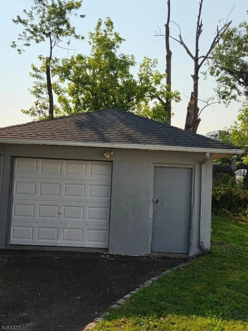 195 Kerrigan Blvd Newark City, NJ 07106