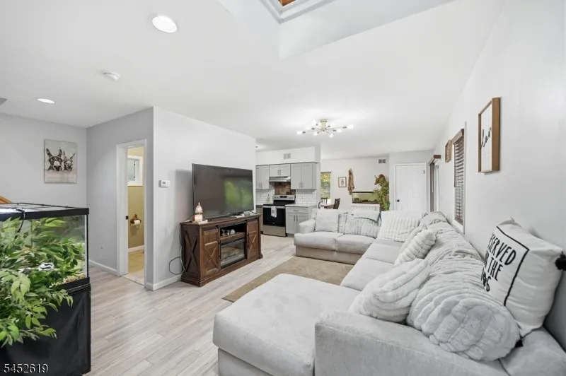 19 Northwestern Way Hopatcong, NJ 07843