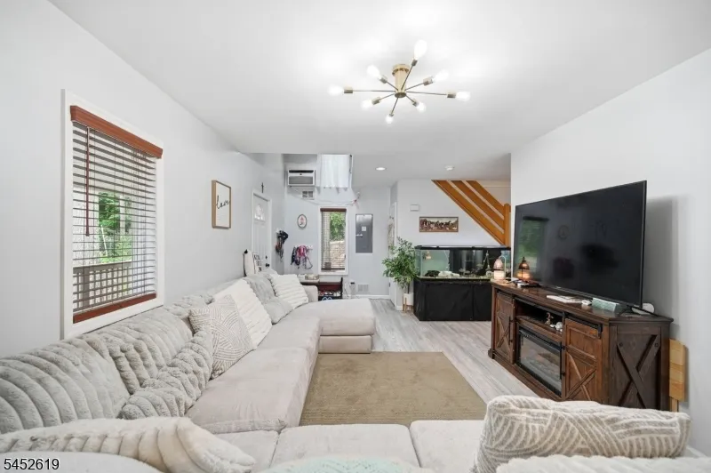 19 Northwestern Way Hopatcong, NJ 07843