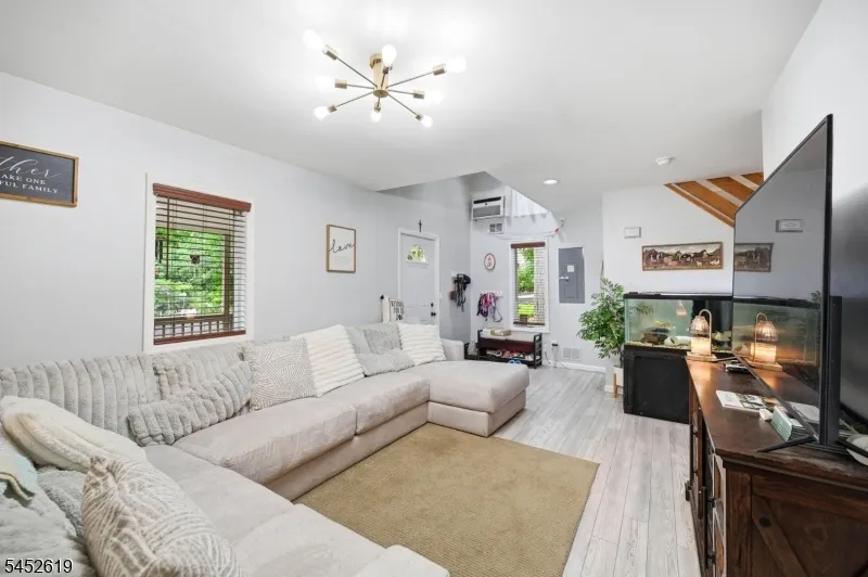 19 Northwestern Way Hopatcong, NJ 07843