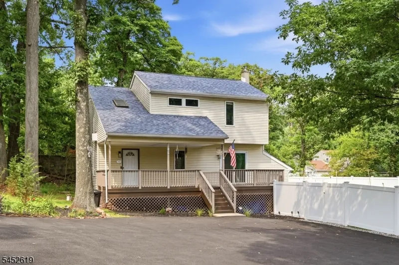 19 Northwestern Way Hopatcong, NJ 07843