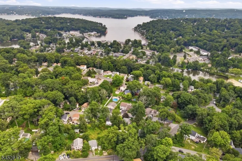 19 Northwestern Way Hopatcong, NJ 07843