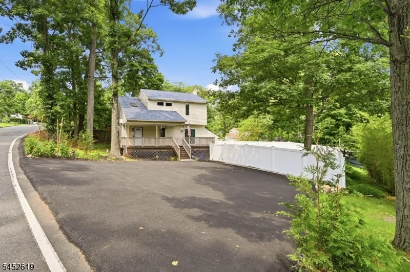 19 Northwestern Way Hopatcong, NJ 07843