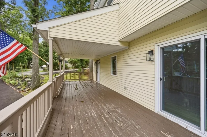 19 Northwestern Way Hopatcong, NJ 07843