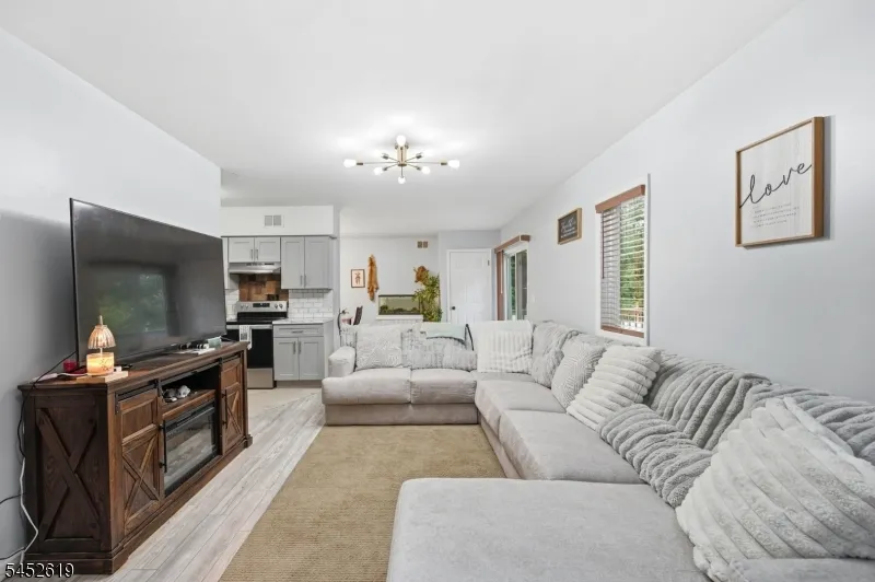 19 Northwestern Way Hopatcong, NJ 07843