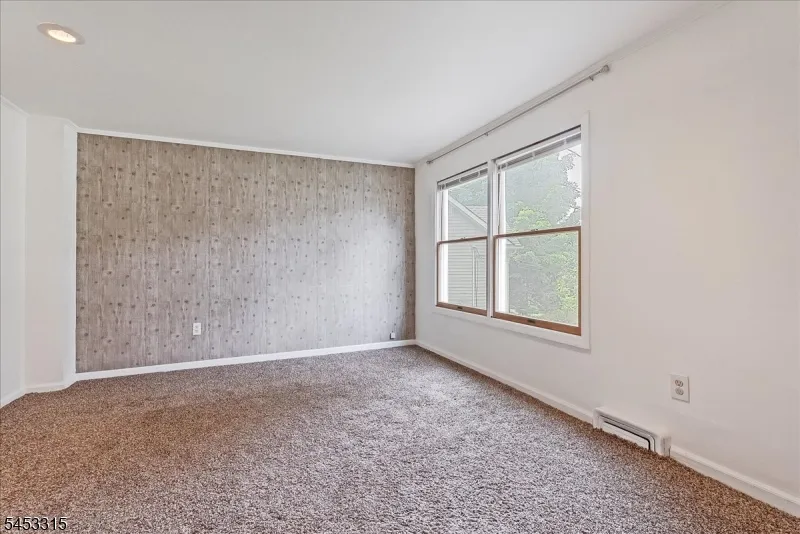 52 Hilltop Trl Sparta, NJ 07871