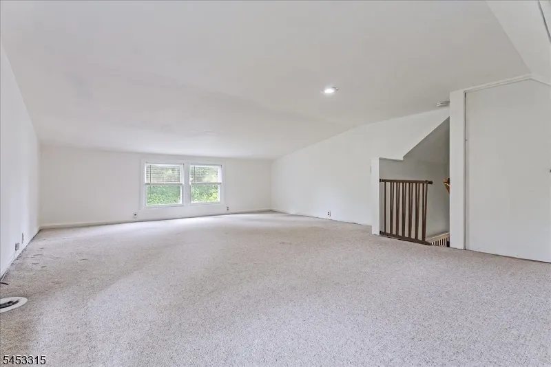 52 Hilltop Trl Sparta, NJ 07871