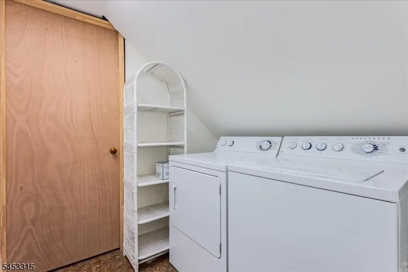 52 Hilltop Trl Sparta, NJ 07871