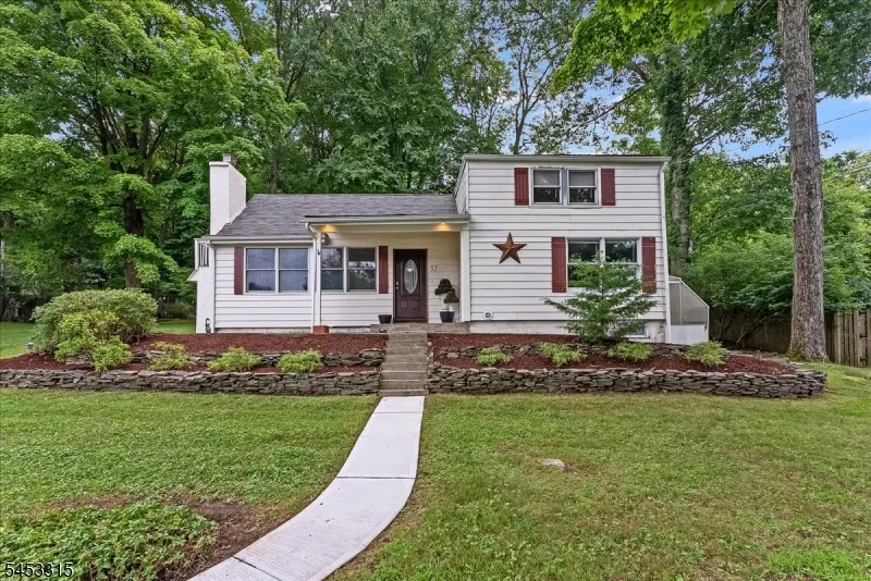 52 Hilltop Trl Sparta, NJ 07871