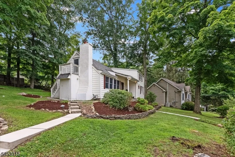 52 Hilltop Trl Sparta, NJ 07871