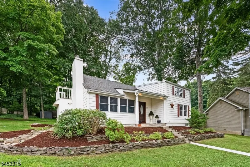 52 Hilltop Trl Sparta, NJ 07871