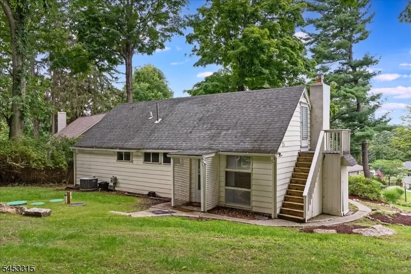 52 Hilltop Trl Sparta, NJ 07871