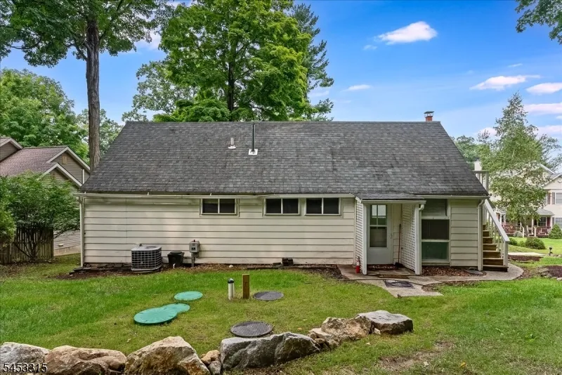 52 Hilltop Trl Sparta, NJ 07871