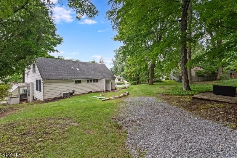 52 Hilltop Trl Sparta, NJ 07871