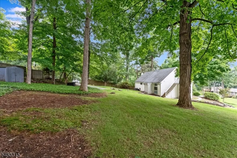 52 Hilltop Trl Sparta, NJ 07871