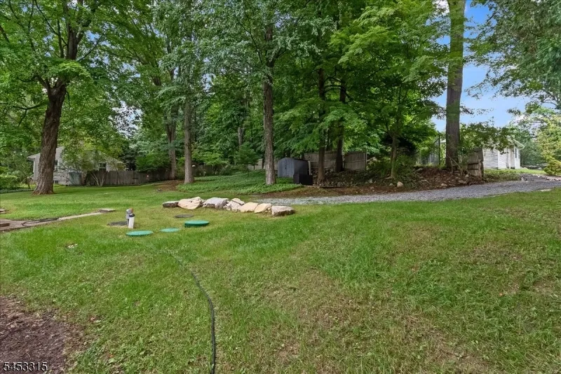 52 Hilltop Trl Sparta, NJ 07871