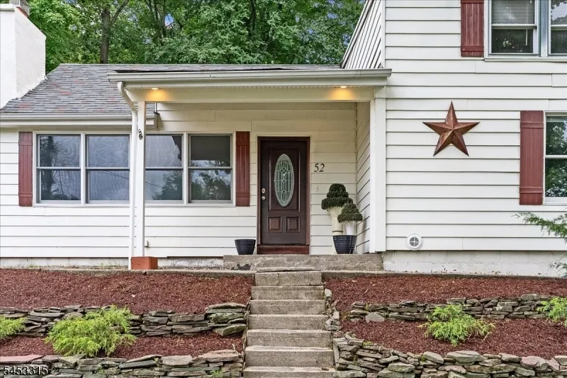 52 Hilltop Trl Sparta, NJ 07871