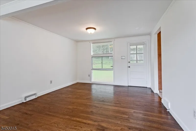 52 Hilltop Trl Sparta, NJ 07871