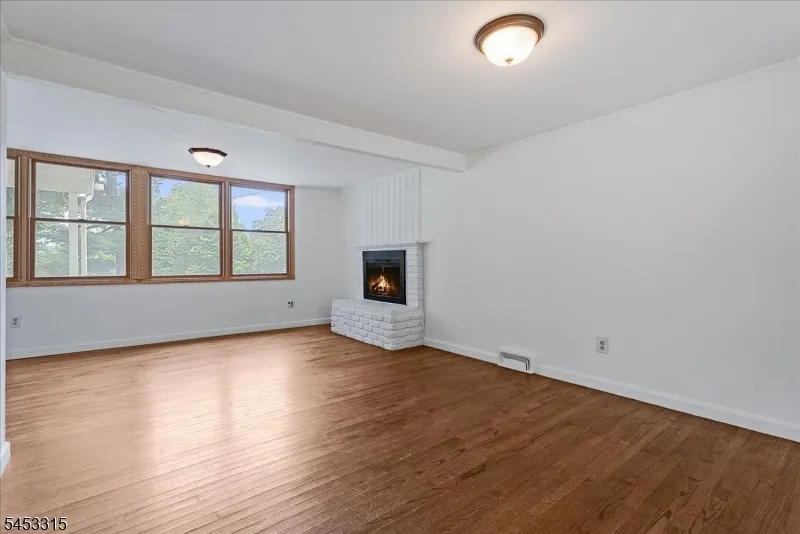 52 Hilltop Trl Sparta, NJ 07871