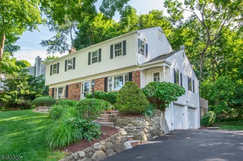 12 Colonial Dr