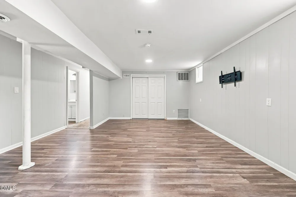 8718 Rollingwood Road Chapel Hill, NC 27516