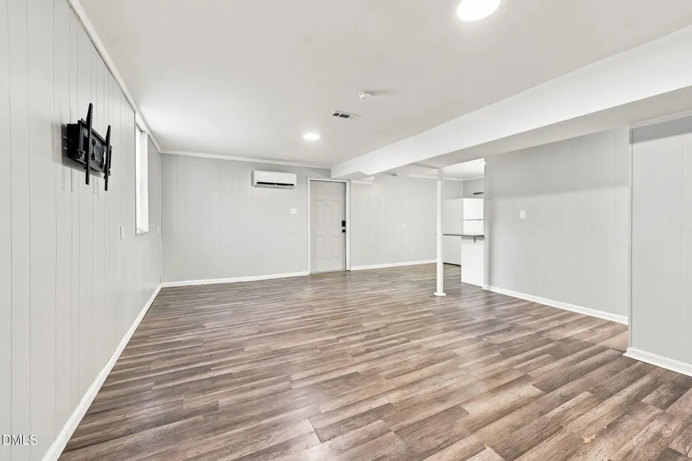8718 Rollingwood Road Chapel Hill, NC 27516