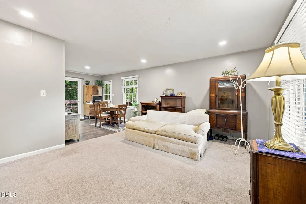 8718 Rollingwood Road Chapel Hill, NC 27516