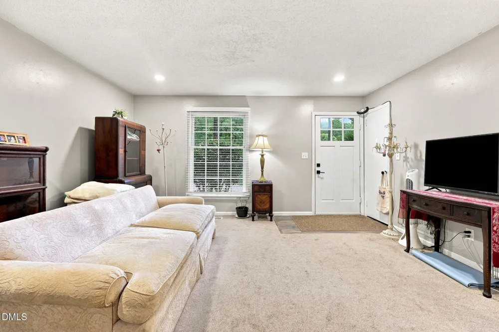 8718 Rollingwood Road Chapel Hill, NC 27516