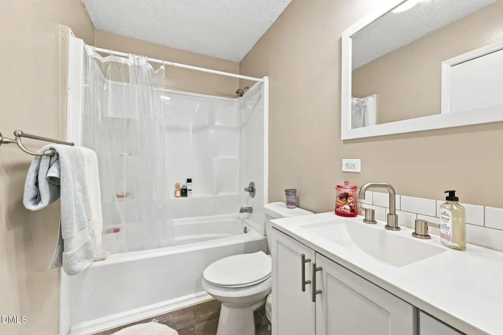 8718 Rollingwood Road Chapel Hill, NC 27516
