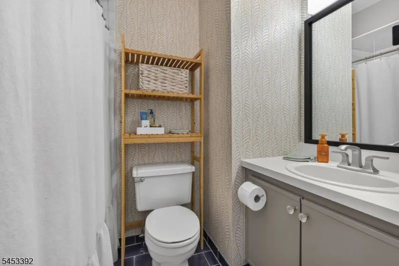 2 Eagle Dr Hampton, NJ 07860