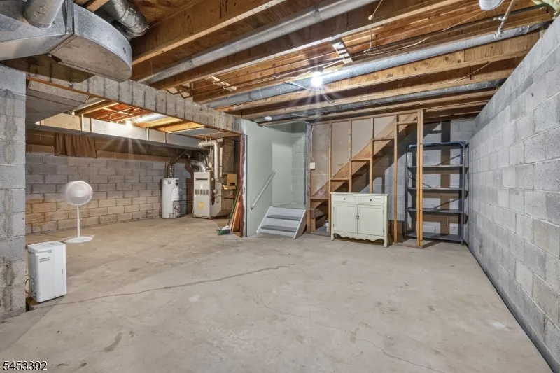 2 Eagle Dr Hampton, NJ 07860