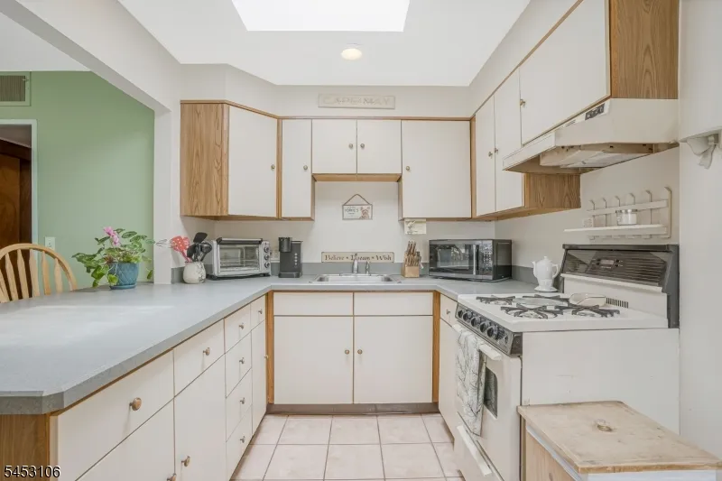2 Orchid Pl Middlesex, NJ 08846