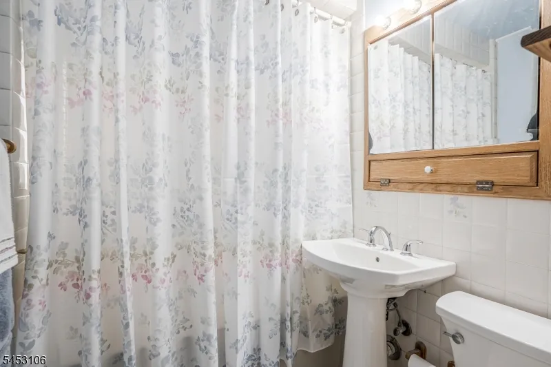 2 Orchid Pl Middlesex, NJ 08846