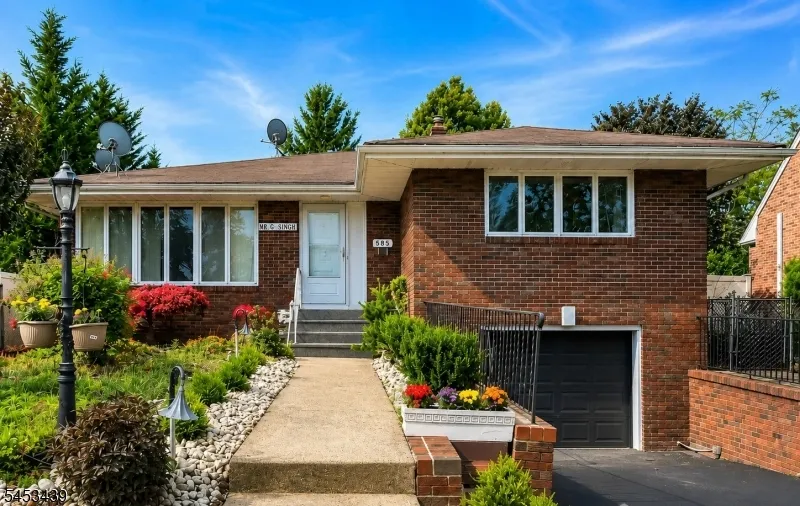 585 Noe Ave Woodbridge, NJ 07095