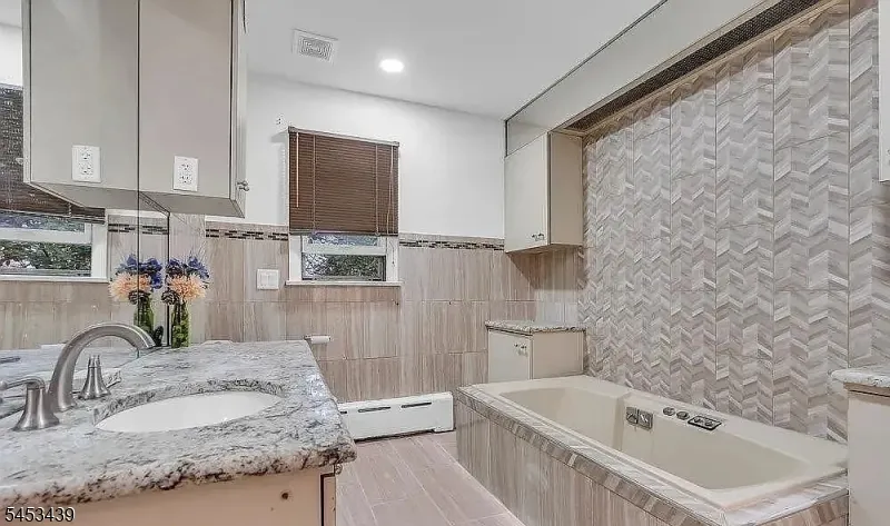 585 Noe Ave Woodbridge, NJ 07095