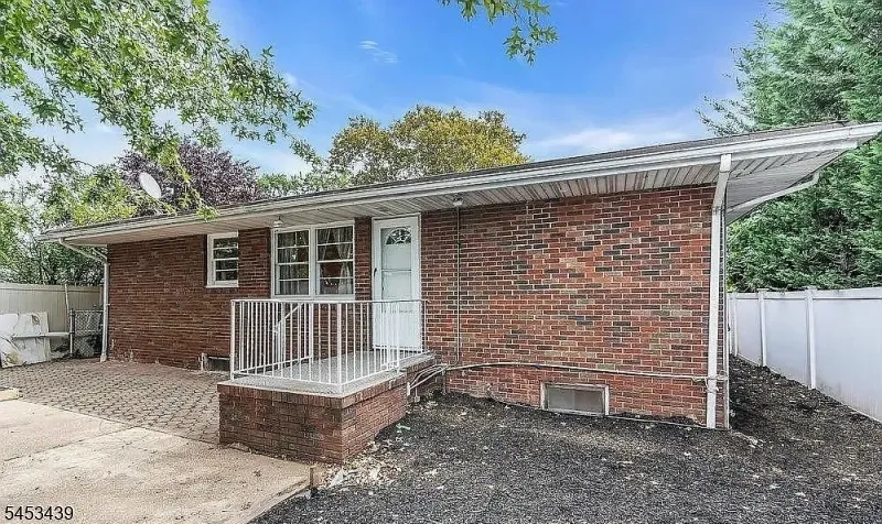 585 Noe Ave Woodbridge, NJ 07095
