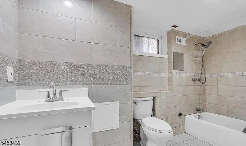 585 Noe Ave Woodbridge, NJ 07095