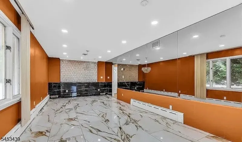 585 Noe Ave Woodbridge, NJ 07095
