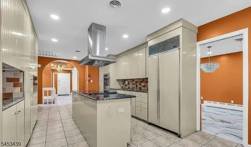 585 Noe Ave Woodbridge, NJ 07095