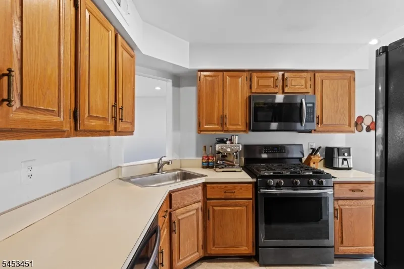 142 Riverbend Dr North Brunswick, NJ 08902