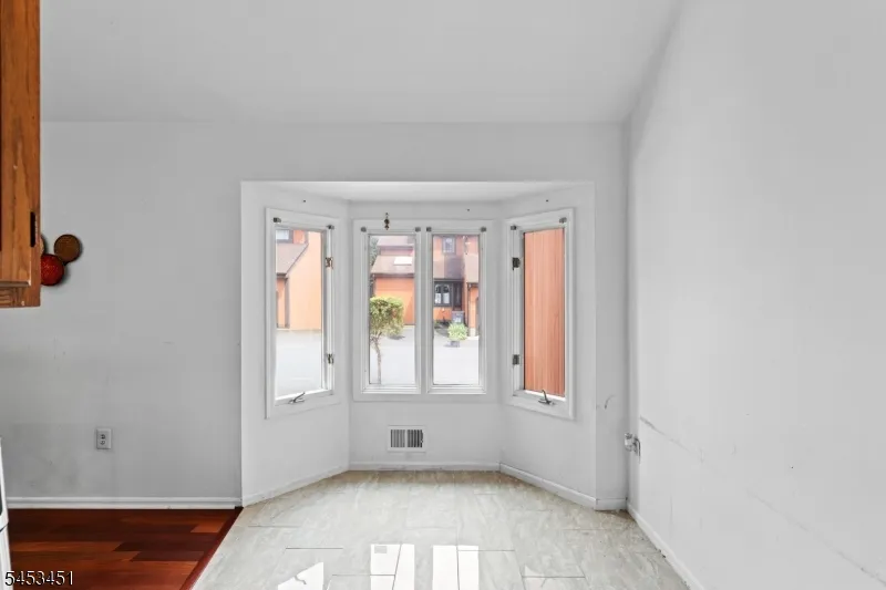 142 Riverbend Dr North Brunswick, NJ 08902