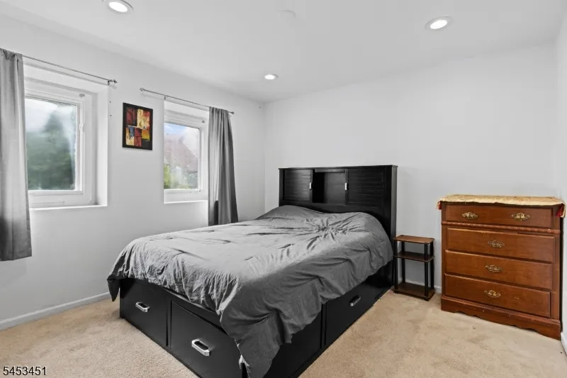 142 Riverbend Dr North Brunswick, NJ 08902