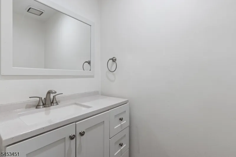 142 Riverbend Dr North Brunswick, NJ 08902