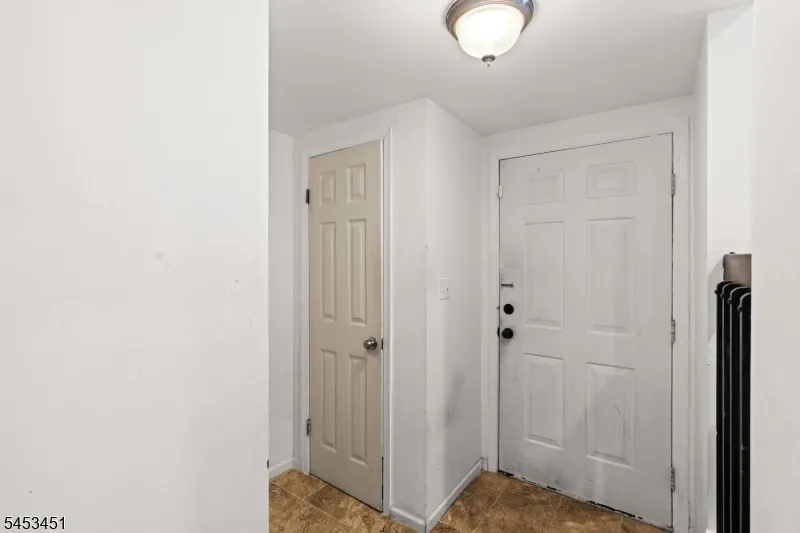 142 Riverbend Dr North Brunswick, NJ 08902