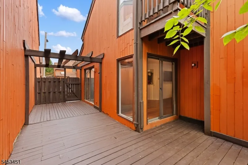142 Riverbend Dr North Brunswick, NJ 08902