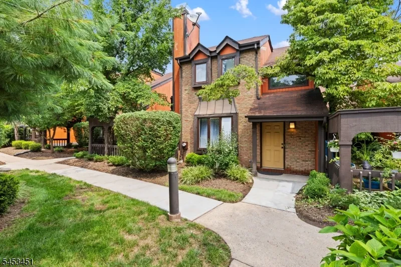 142 Riverbend Dr North Brunswick, NJ 08902