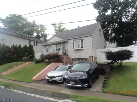 590 River Dr