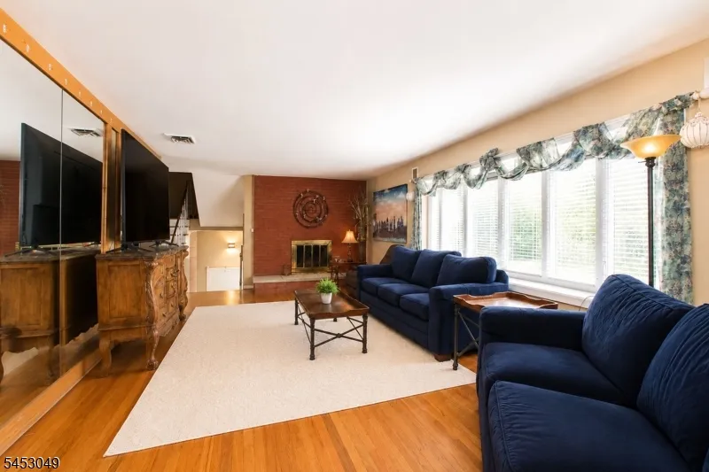 472 Summit Rd Mountainside, NJ 07092