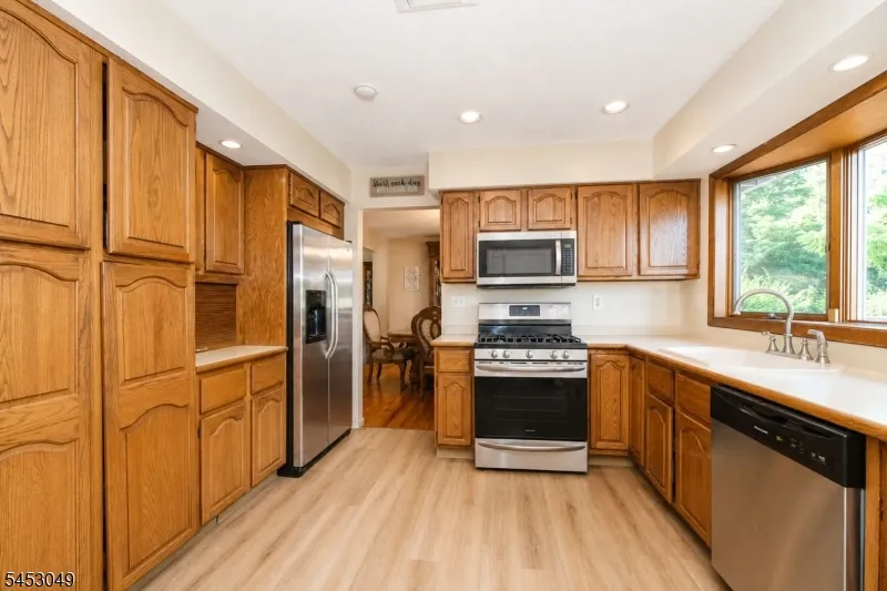 472 Summit Rd Mountainside, NJ 07092