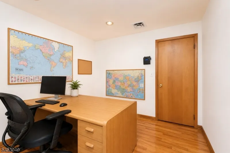 472 Summit Rd Mountainside, NJ 07092